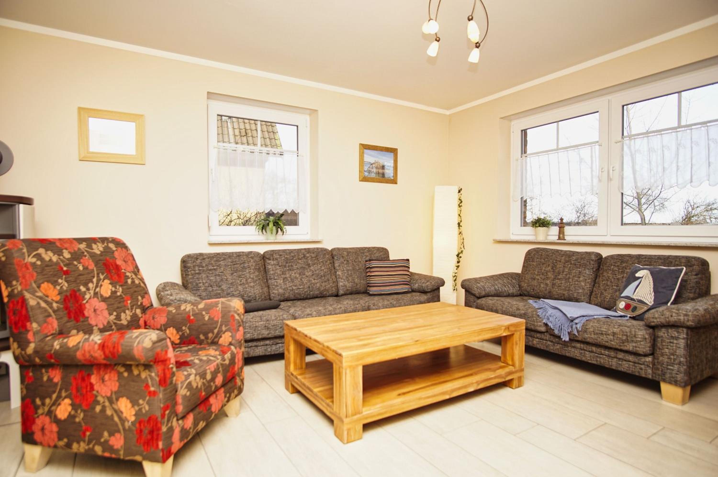 strandnahes Ferienhaus mit überdachter Terrasse und Kamin - Ferienhaus Lobbe