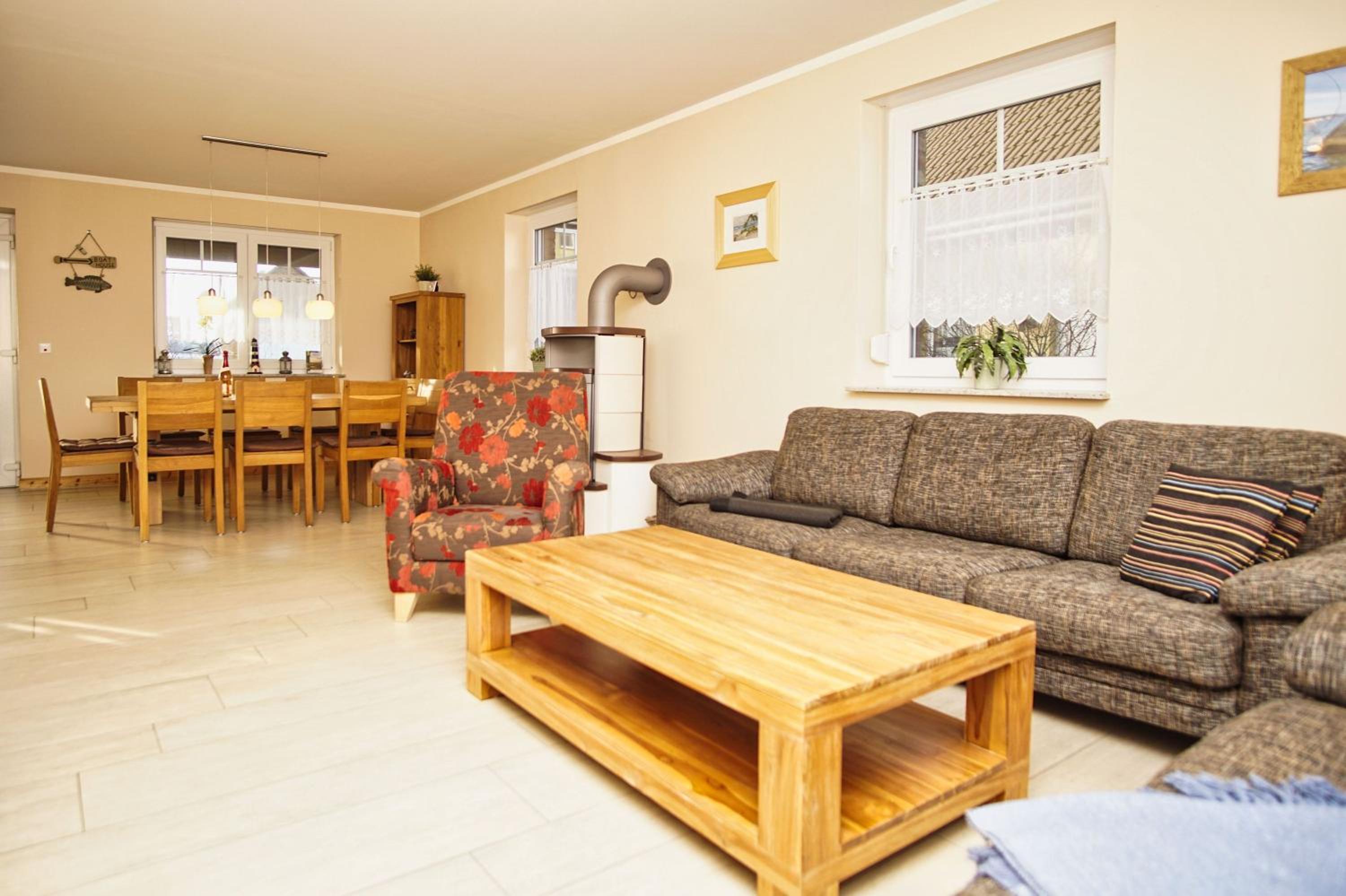 strandnahes Ferienhaus mit überdachter Terrasse und Kamin - Ferienhaus Lobbe