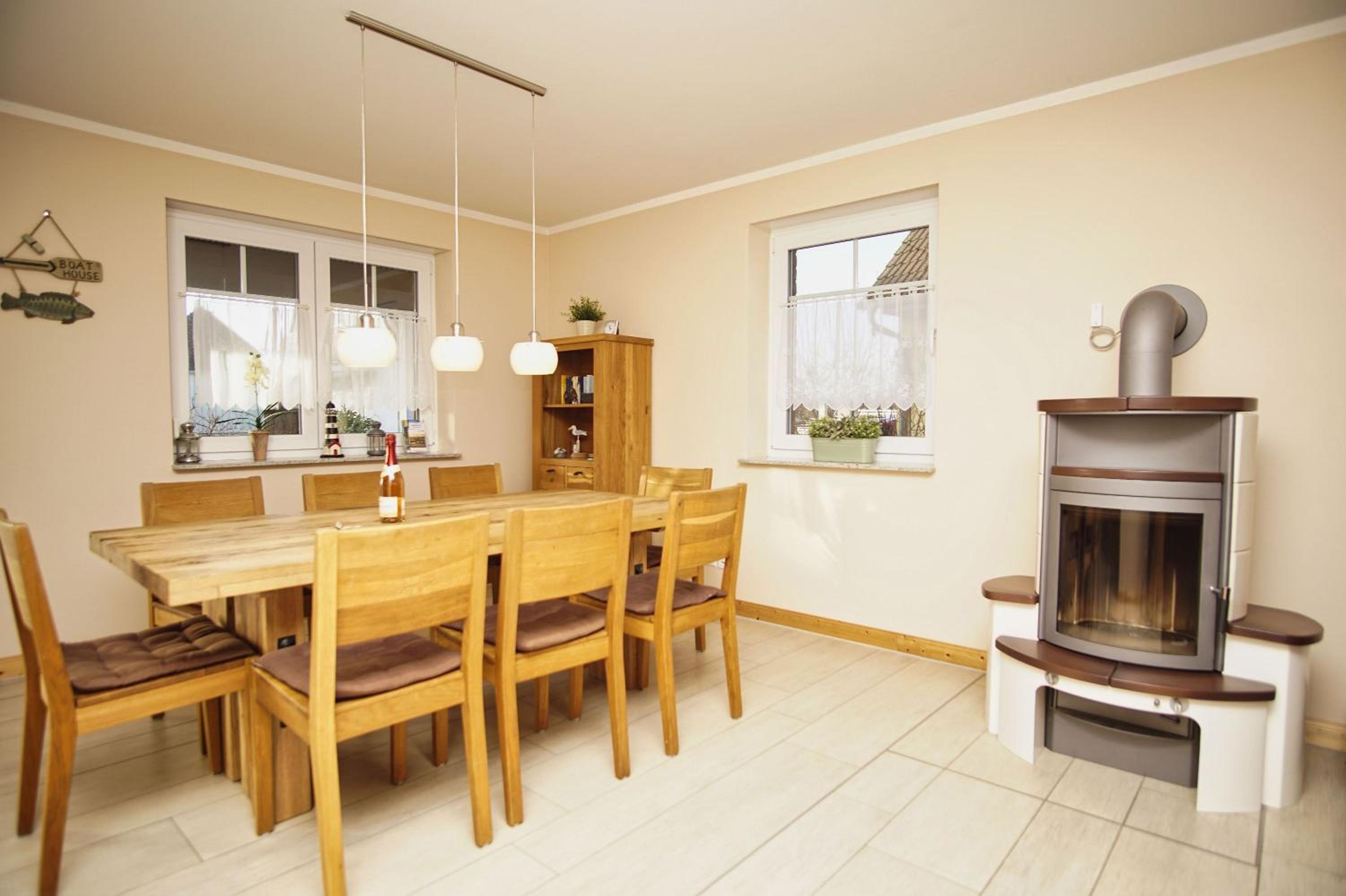 strandnahes Ferienhaus mit überdachter Terrasse und Kamin - Ferienhaus Lobbe