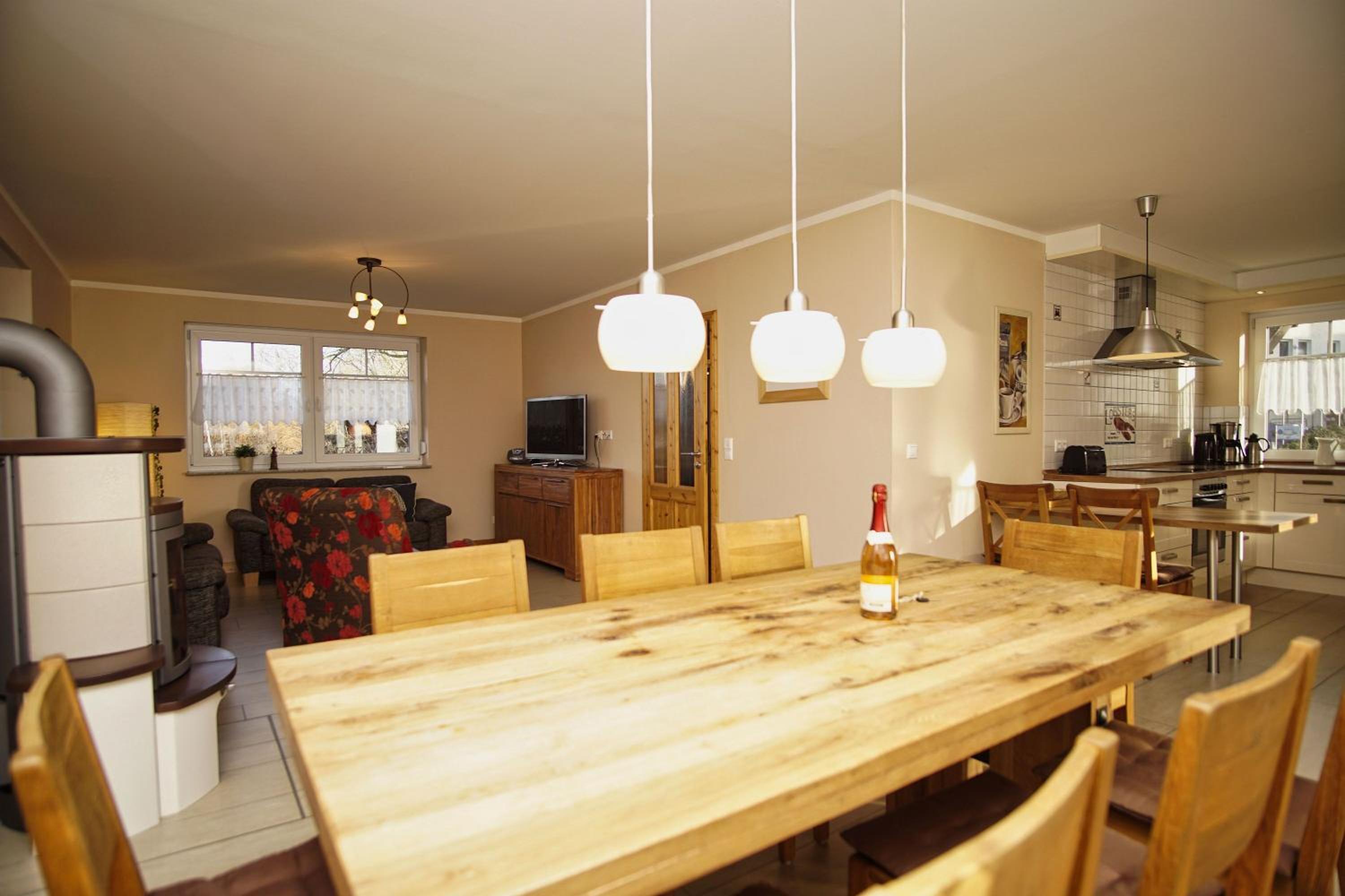 strandnahes Ferienhaus mit überdachter Terrasse und Kamin - Ferienhaus Lobbe