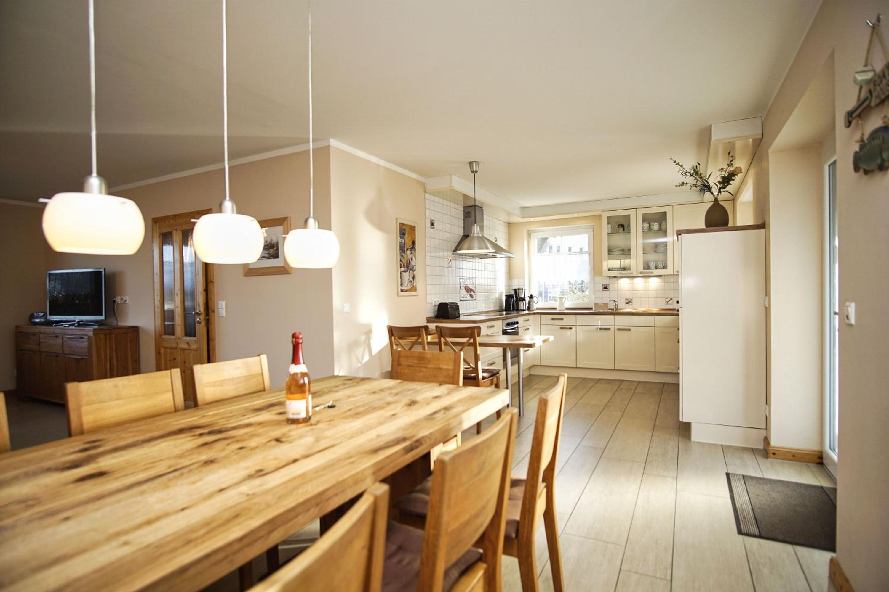 strandnahes Ferienhaus mit überdachter Terrasse und Kamin - Ferienhaus Lobbe