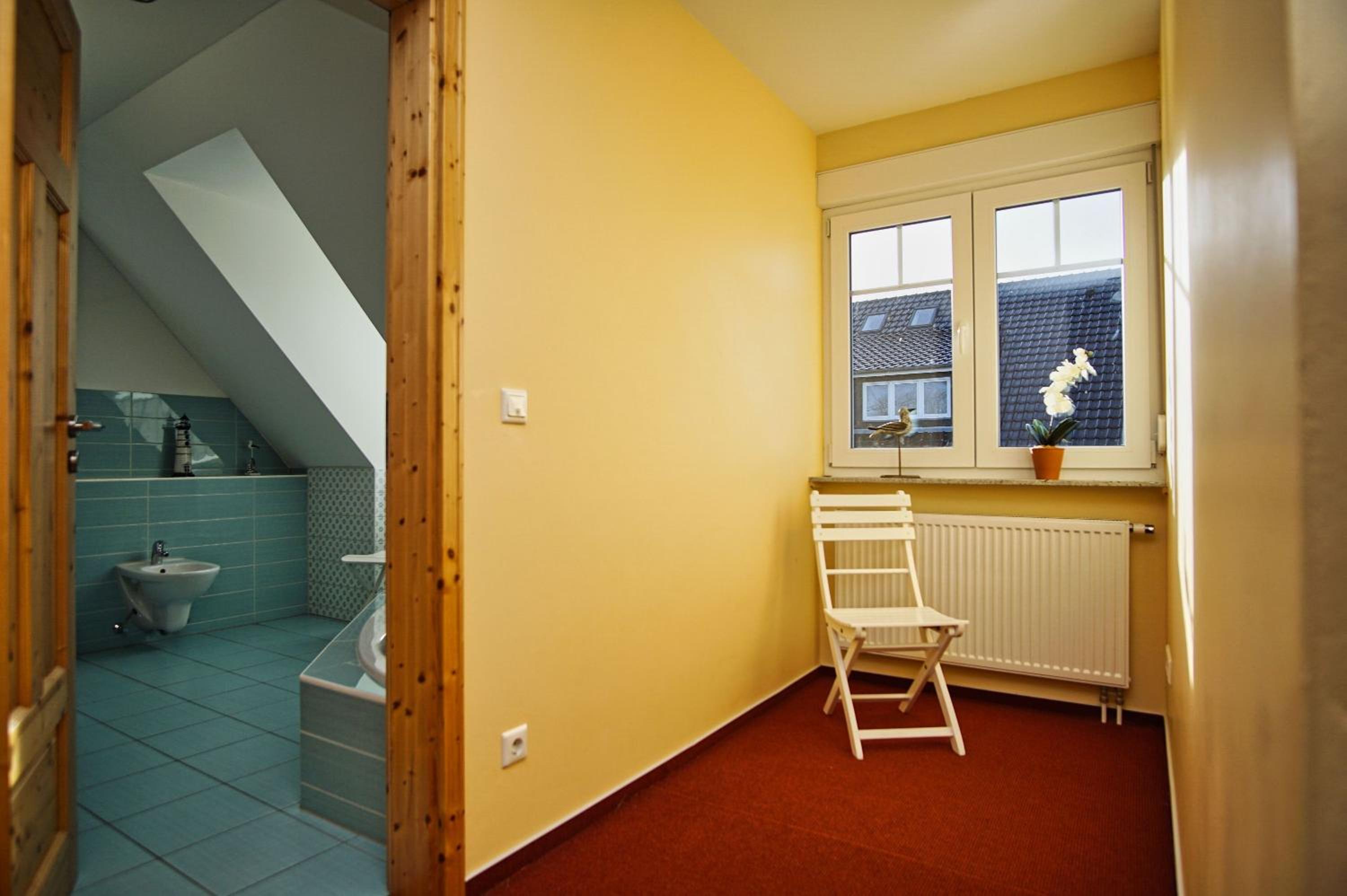strandnahes Ferienhaus mit überdachter Terrasse und Kamin - Ferienhaus Lobbe