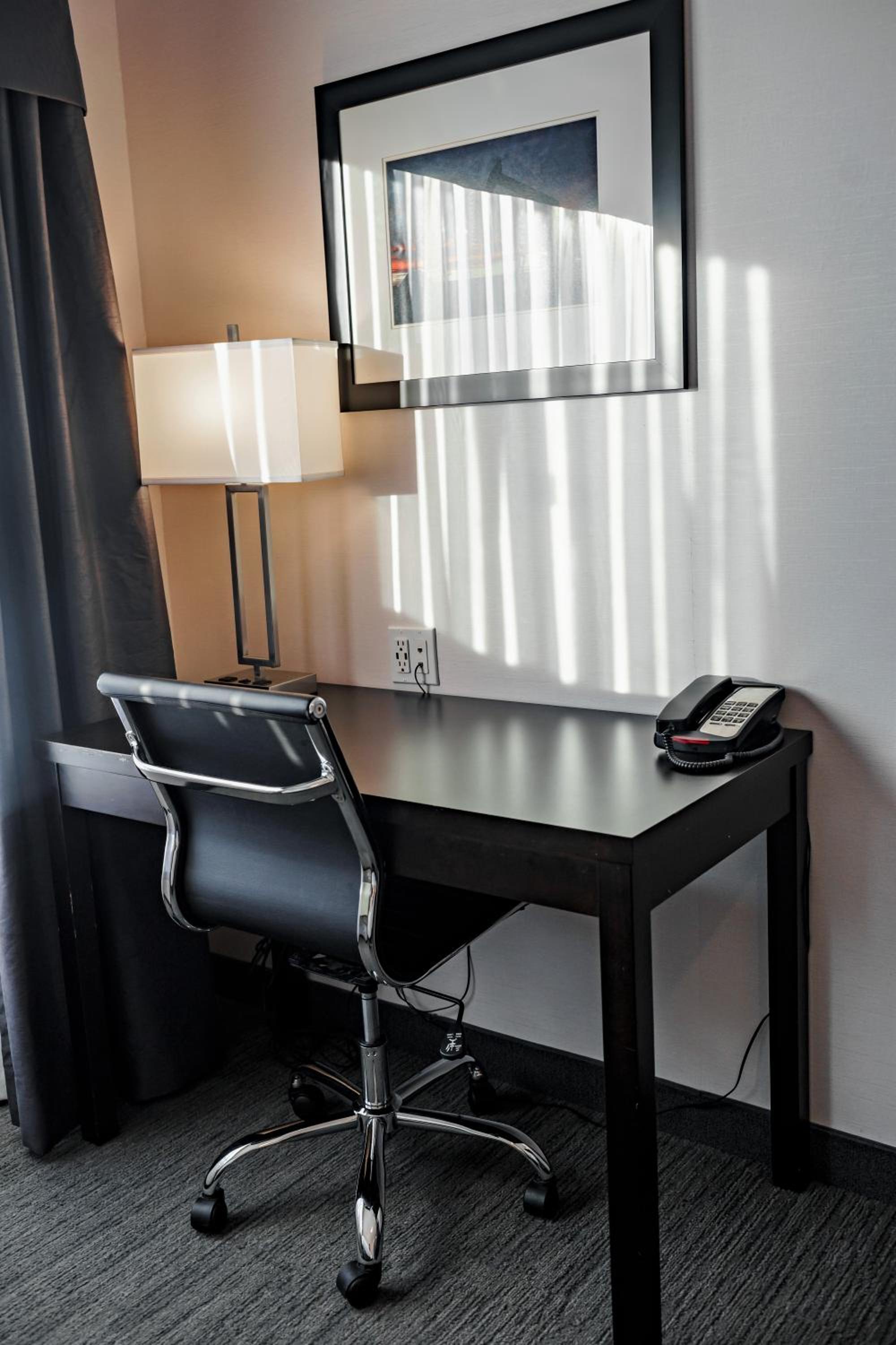 Leduc Vacations - Park Inn by Radisson Edmonton Airport - Property Image 8