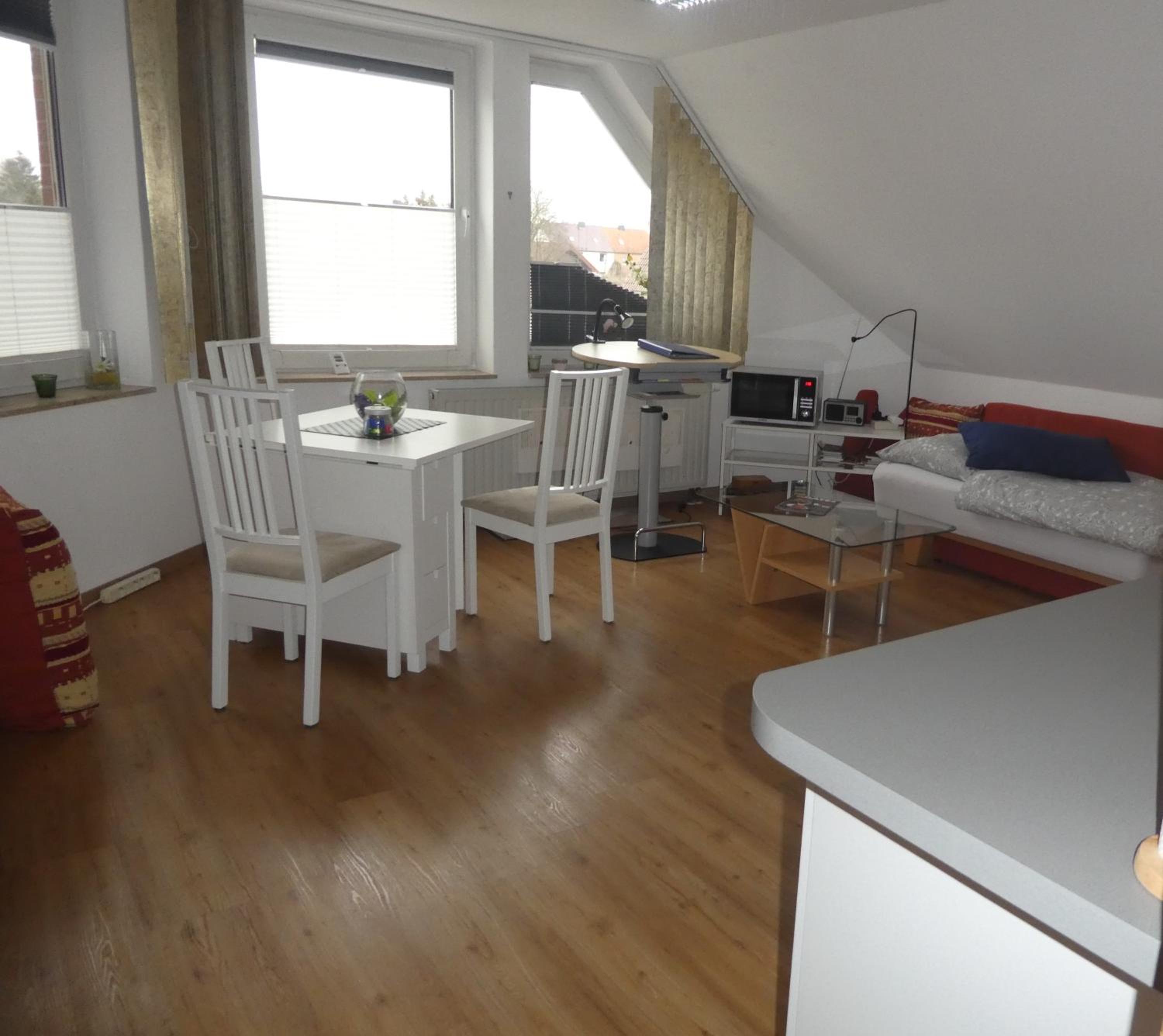Gäste-und Ferienwohnung Magdeburg Alt-Olvenstedt, zwei Schlafzimmer, Treppenlift, ruhige Lage, Nähe Klinikum und Abfahrten A 2 und A 14 view 3