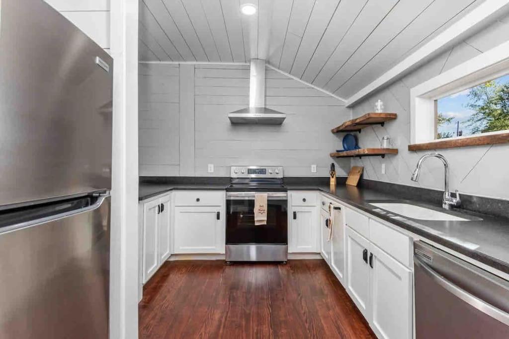 Charming 1900s Farmhouse with Hay Meadow View view 4