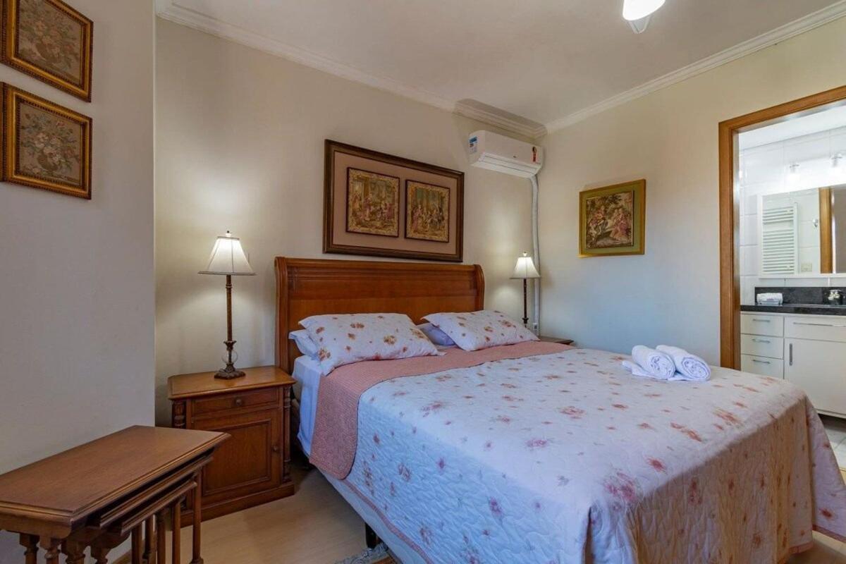Rosa Edificio Di trevi