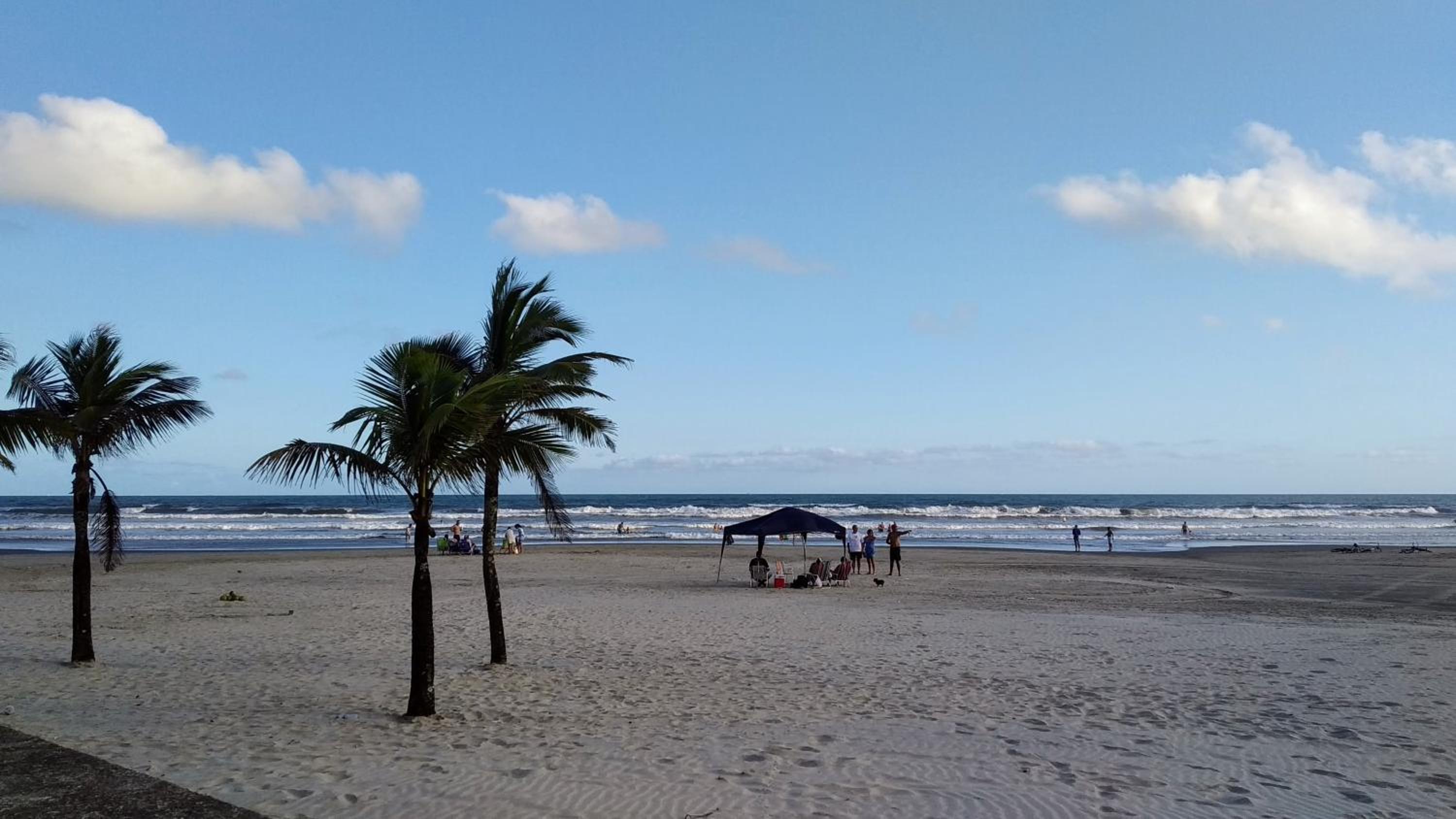 Apto na avenida da praia no Caiçara