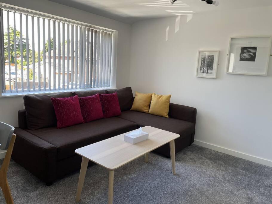 Paradigm House, Modern 2-Bedroom Duplex Apartment 2, Free Parking, Oxford view 2