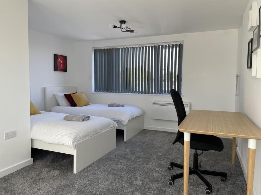 Paradigm House, Modern 2-Bedroom Duplex Apartment 2, Free Parking, Oxford view 3