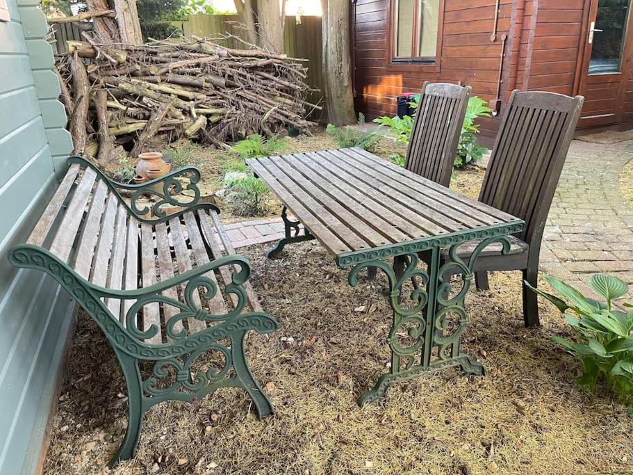 Cosy Cabin, hidden from the main house - Sleeps 2 - EV view 2