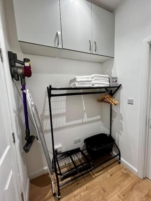 No1 Lux Apartment Nuneaton with Gated, Private Parking 5