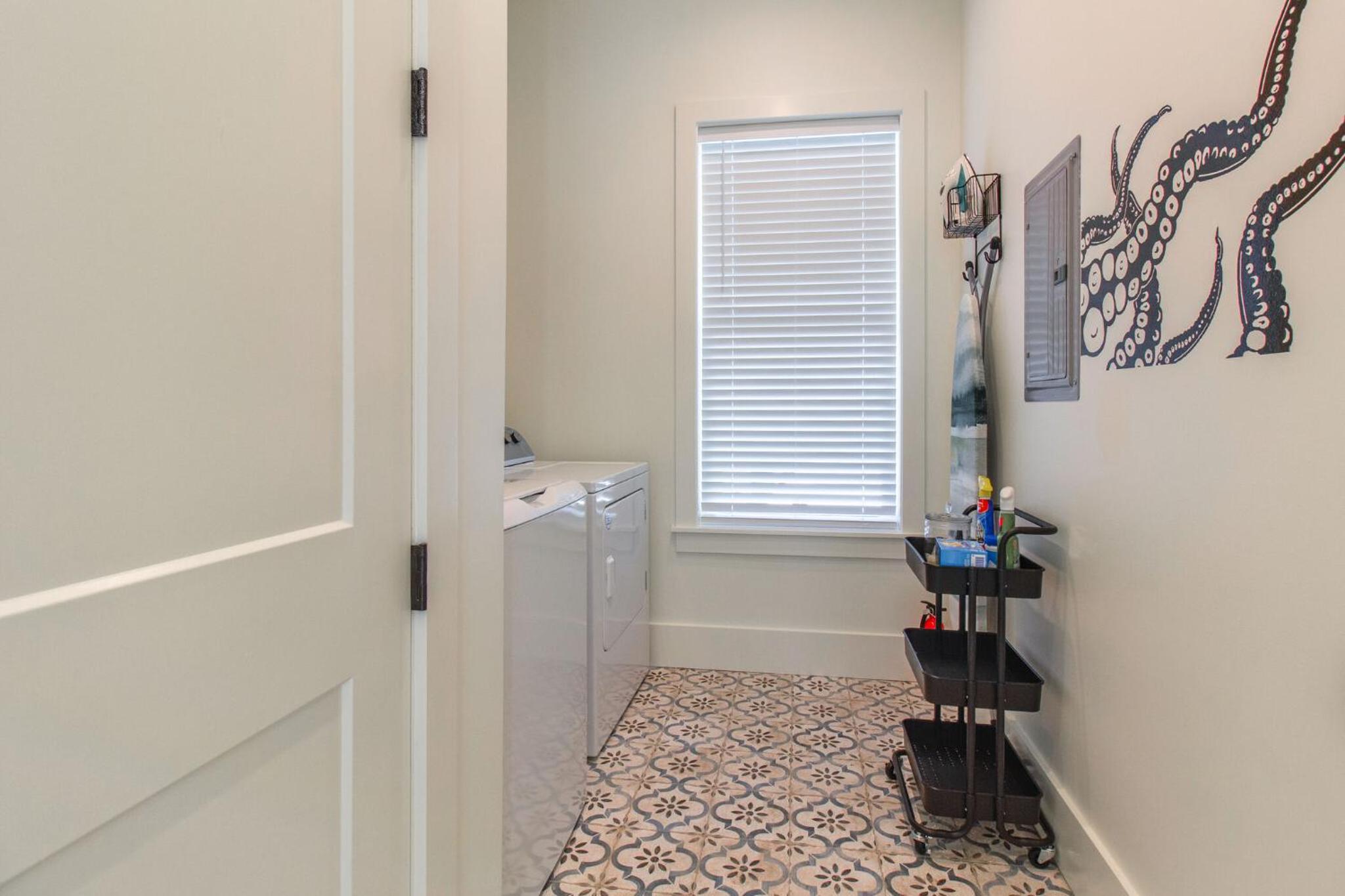 LUXE Doin' Grayt Easy Beach Access 4 Bikes Pool Pets Sleeps 12 view 5