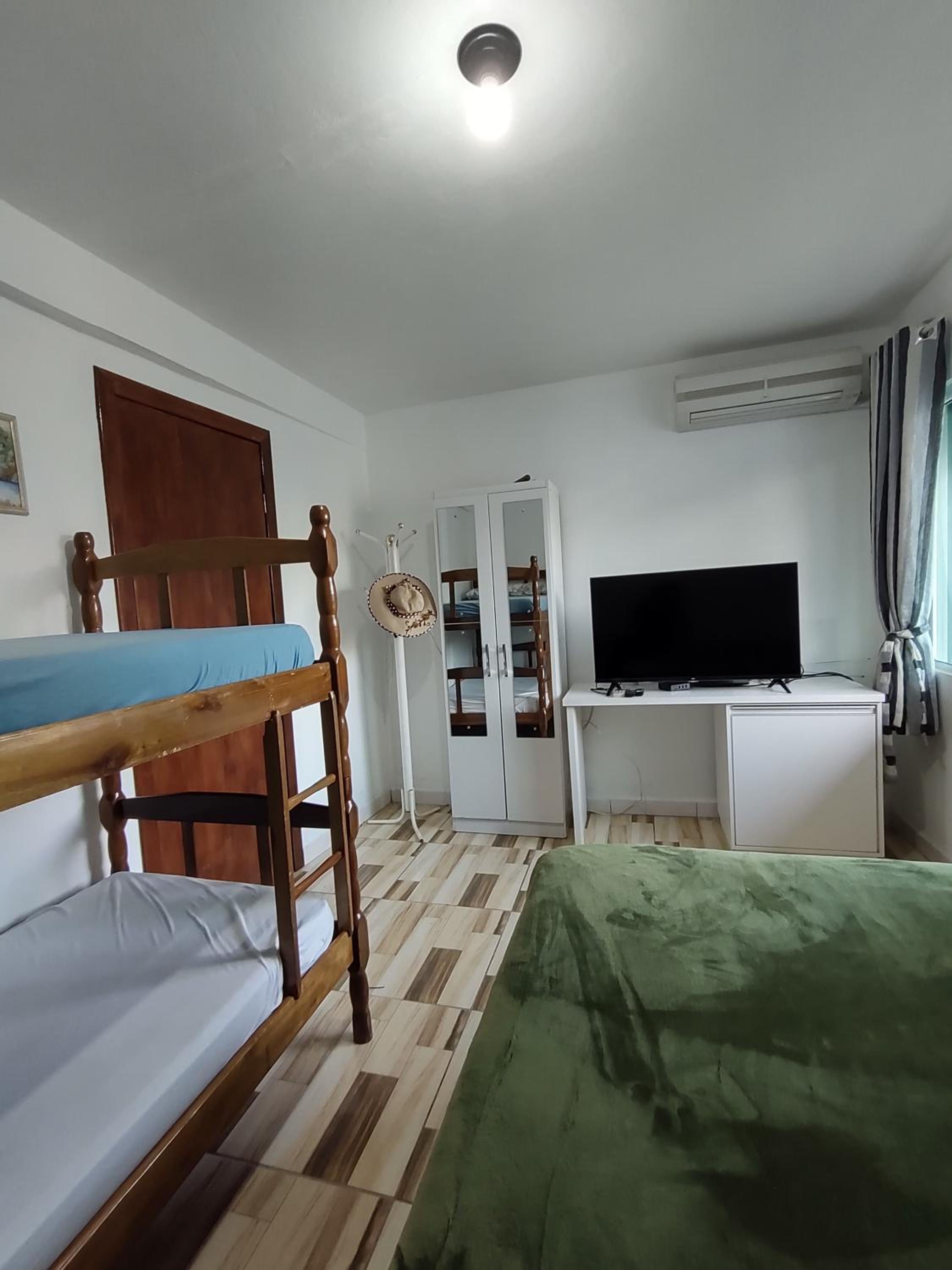 Pequeno apartamento em chacara próximo às praias com internet