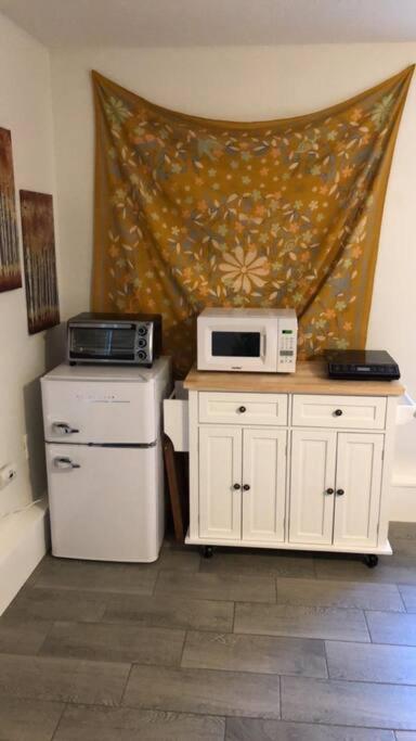 Ashland Vacations - Studio with King-Size Bed - Property Image 4