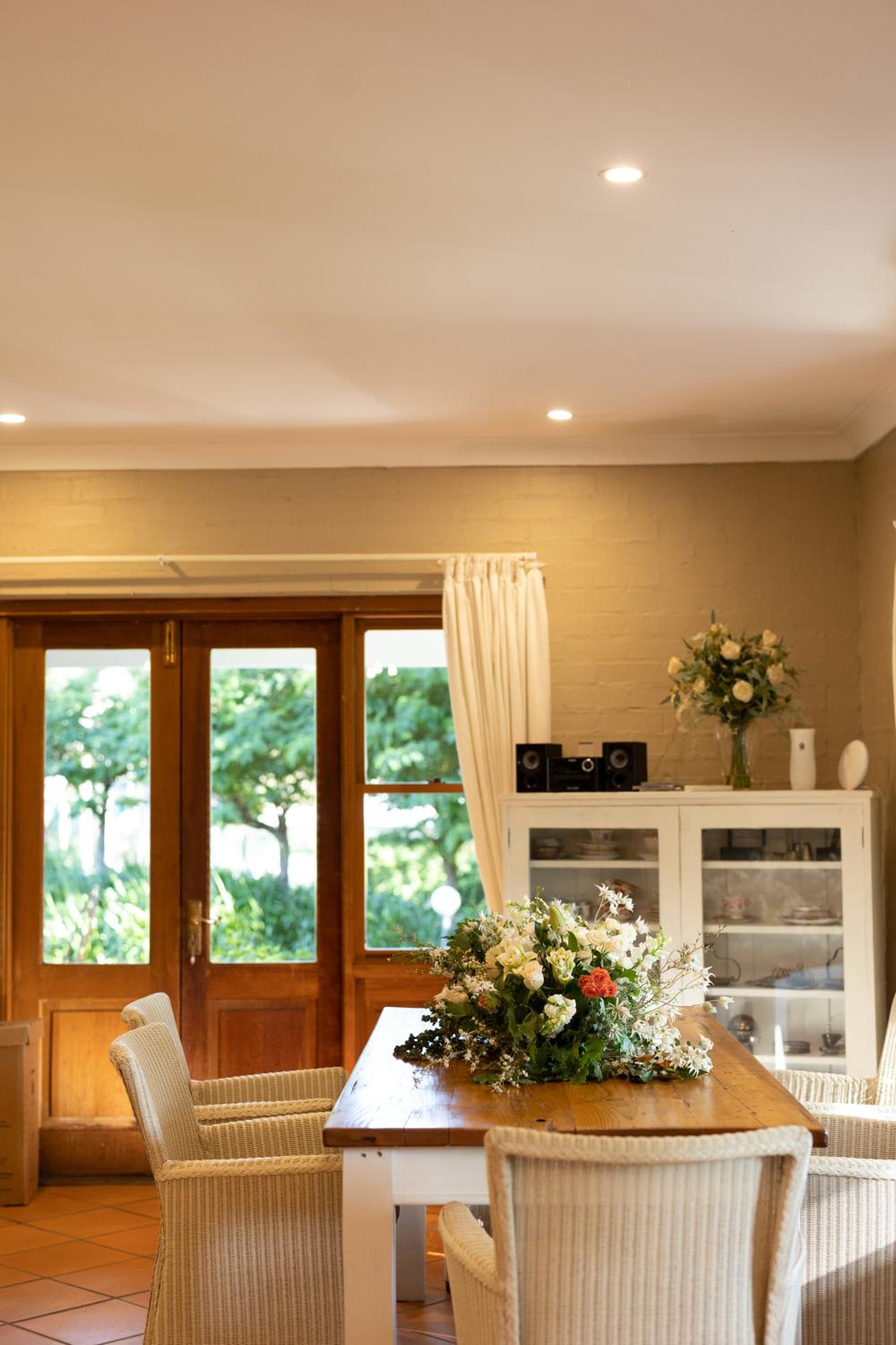 Thistle Hill Guesthouse - walk to many wineries and restaurants