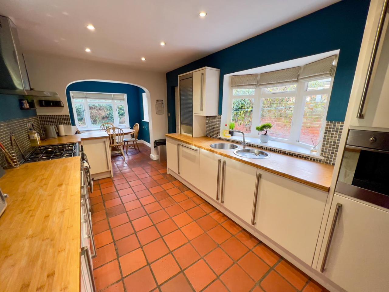 Stylish 4 bed house with parking in central Norwich view 5