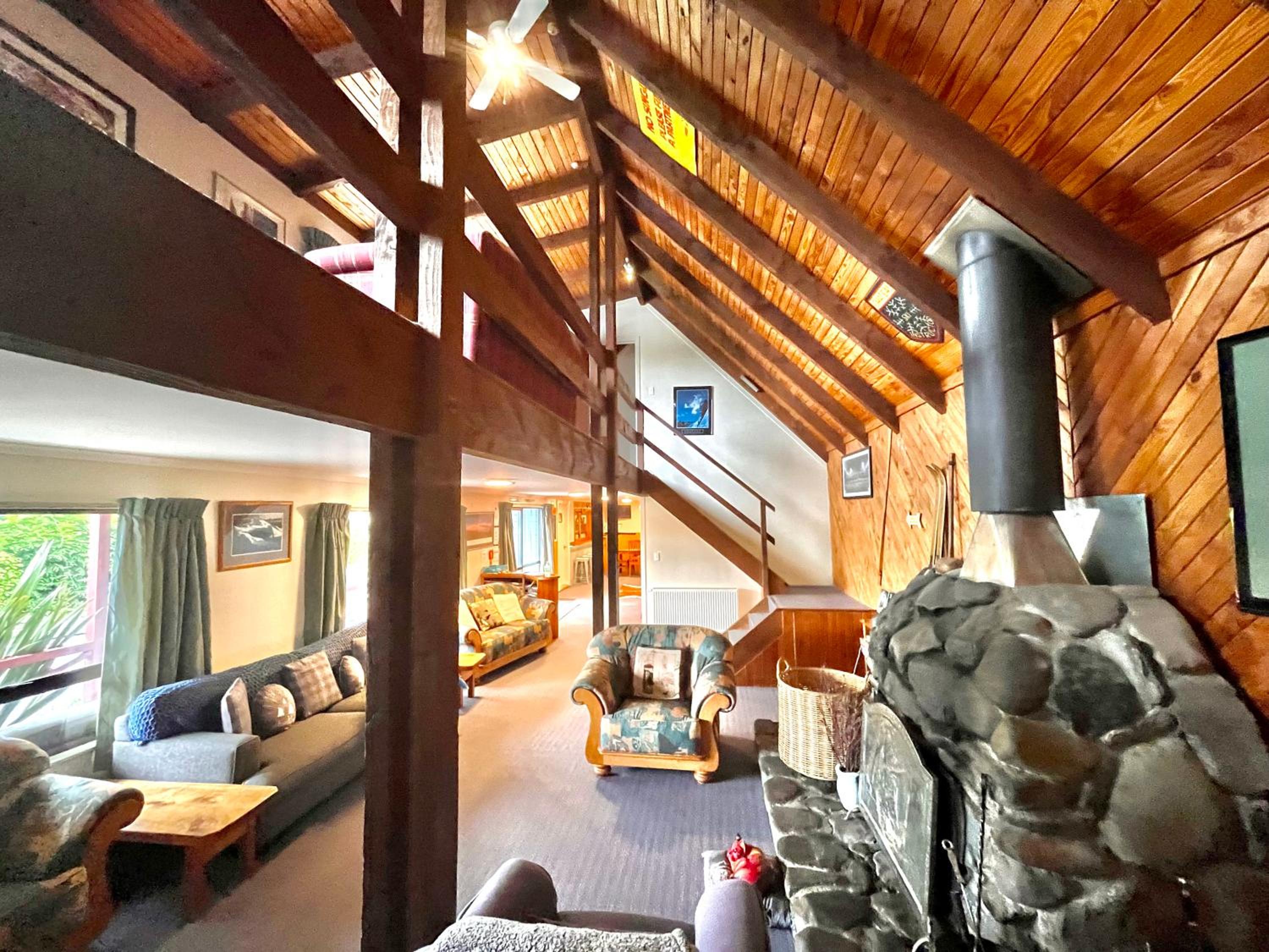 Adventure Lodge and Motels and Tongariro Crossing Track Transport view 3