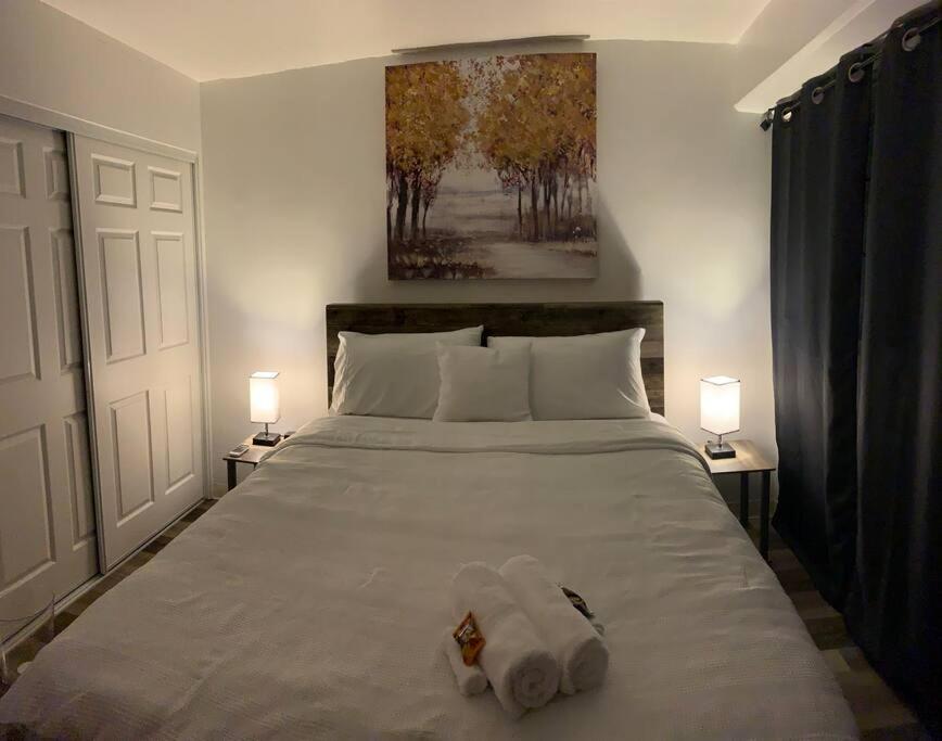 NEWLY Remodeled 2 BDRM Queen view 5