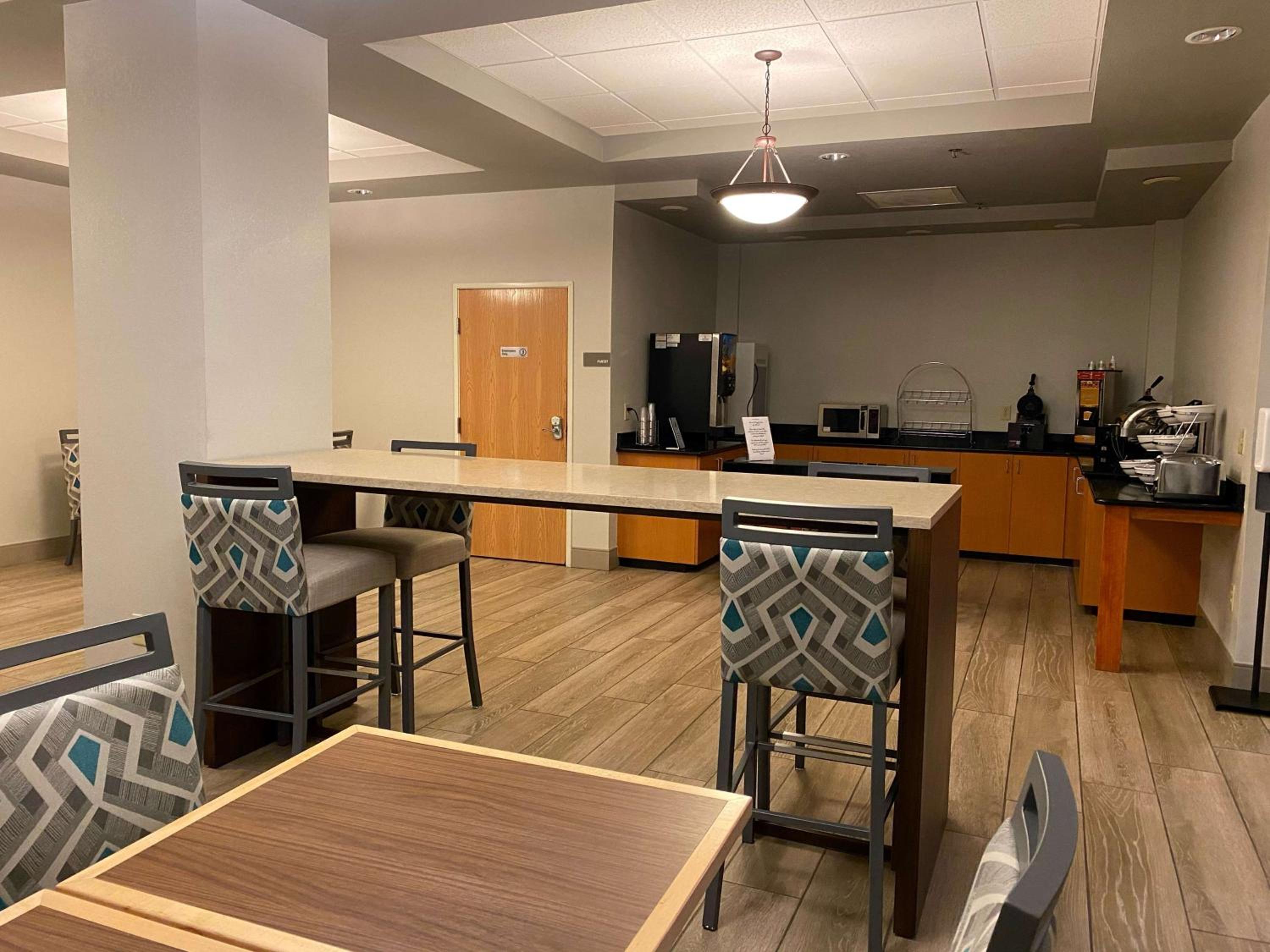 Danville Vacations - Best Western Windsor Inn and Suites - Property Image 8