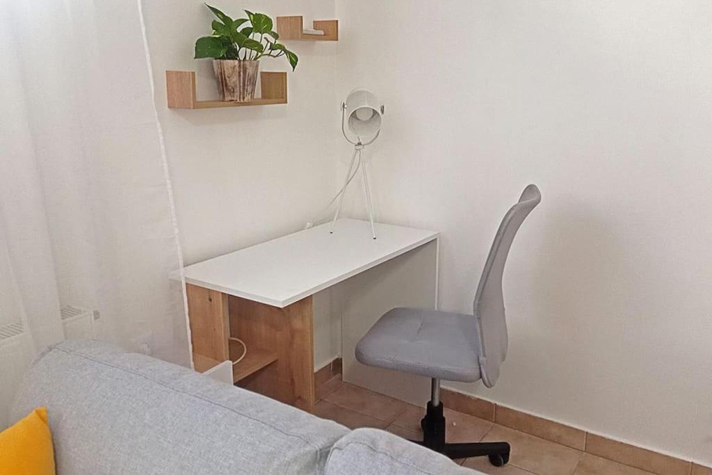 Relaxing Studio Apt, 1 min to Highway, Parking