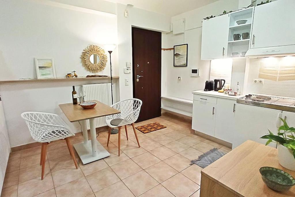 Relaxing Studio Apt, 1 min to Highway, Parking