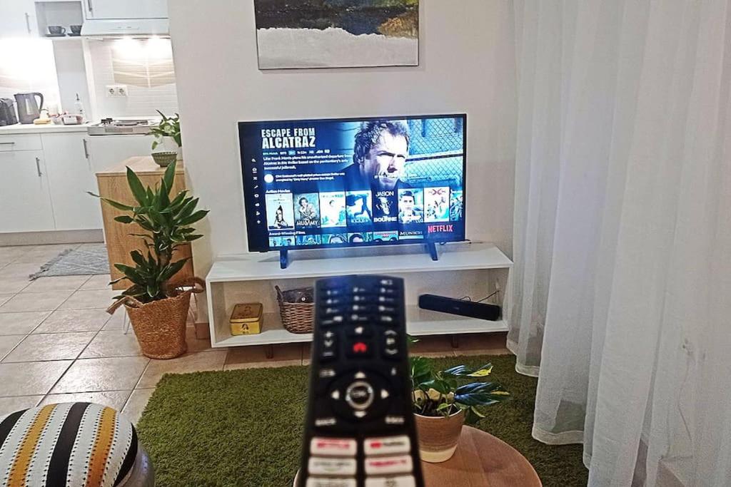 Relaxing Studio Apt, 1 min to Highway, Parking