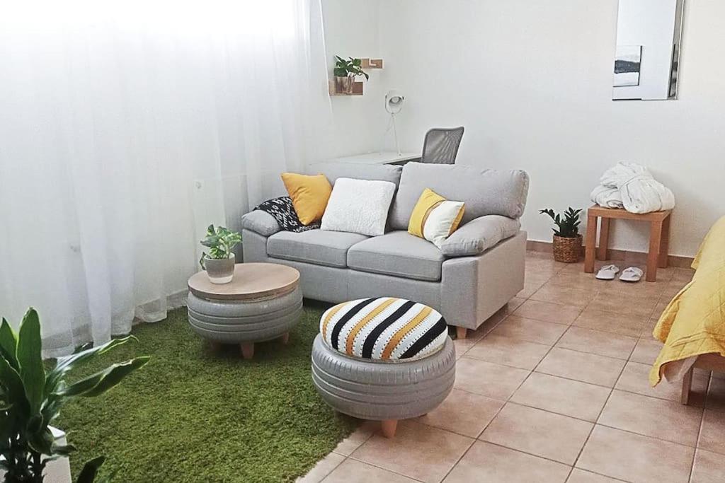 Relaxing Studio Apt, 1 min to Highway, Parking