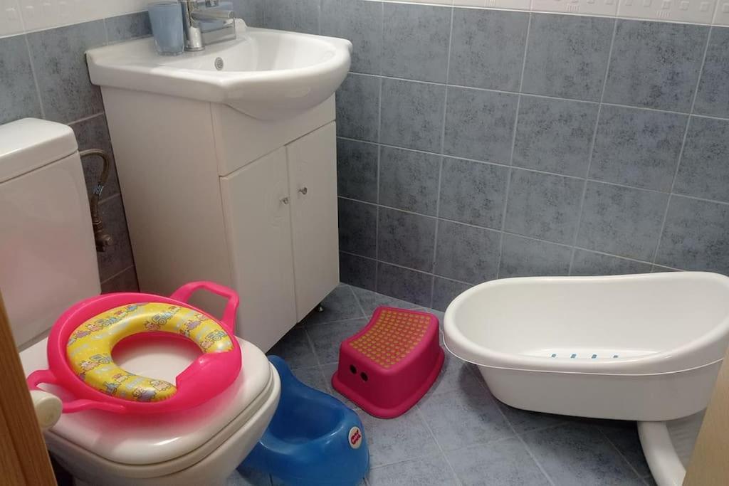 Relaxing Studio Apt, 1 min to Highway, Parking