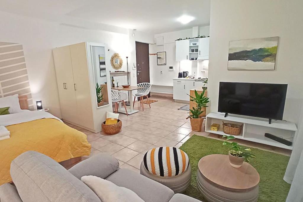 Relaxing Studio Apt, 1 min to Highway, Parking