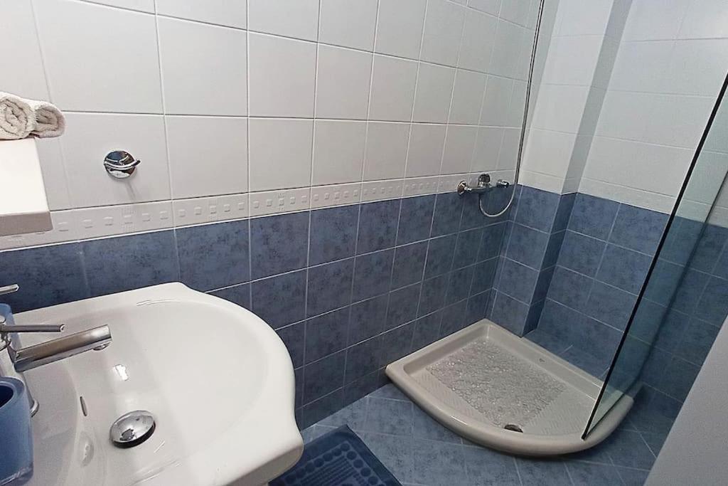 Relaxing Studio Apt, 1 min to Highway, Parking
