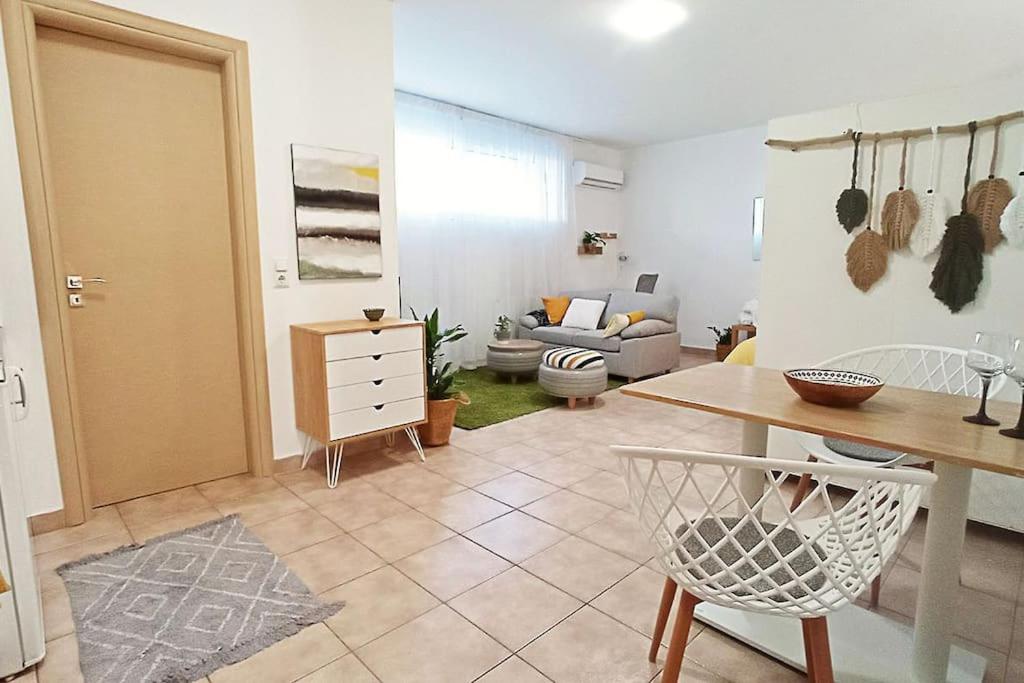 Relaxing Studio Apt, 1 min to Highway, Parking