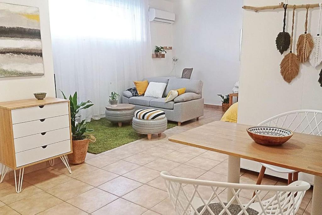 Relaxing Studio Apt, 1 min to Highway, Parking