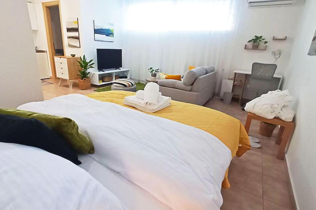 Relaxing Studio Apt, 1 min to Highway, Parking