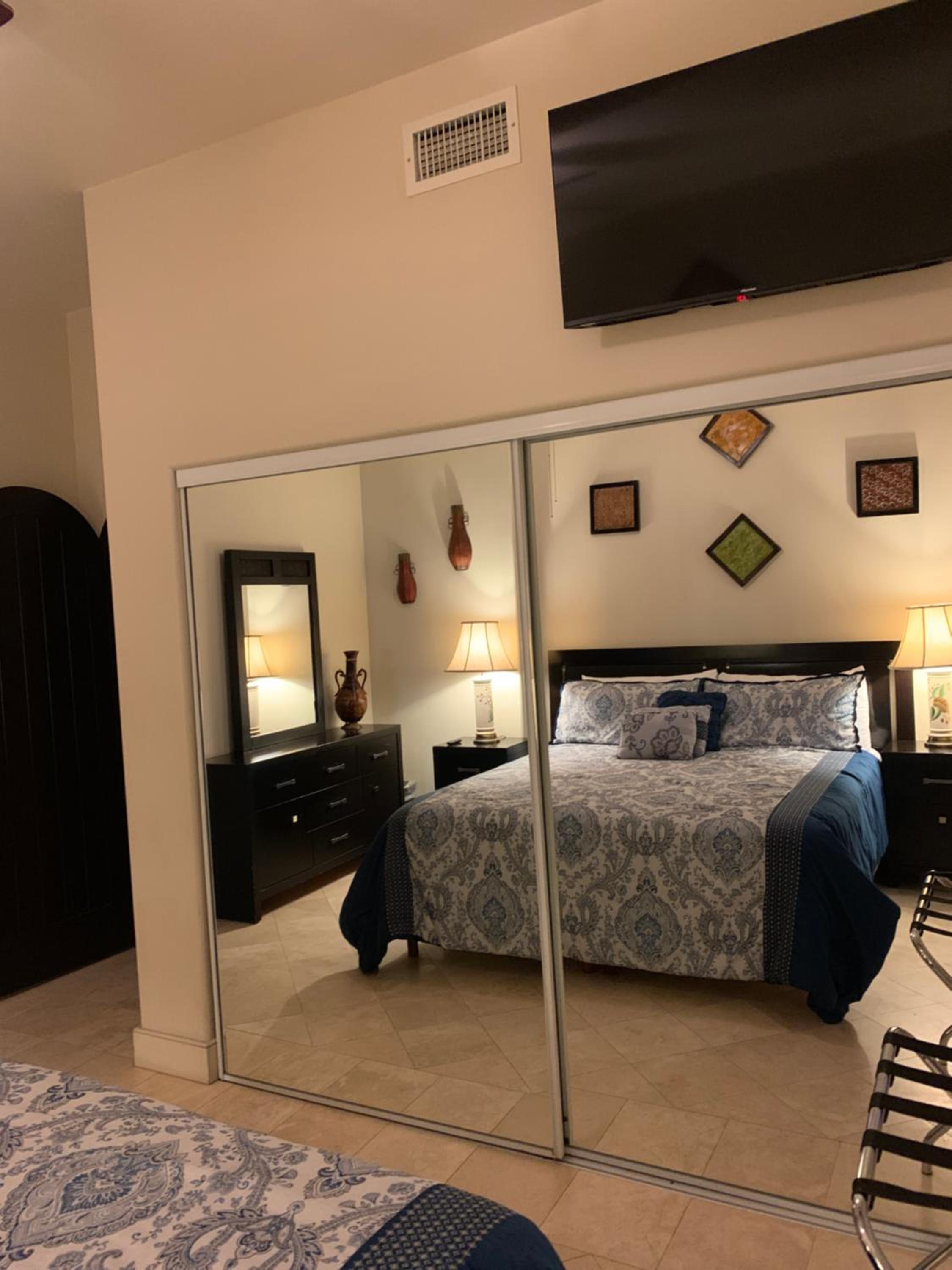 ACCESS - BEACH Penthouse PAPAS and BEER 2 miles WIFI view 3