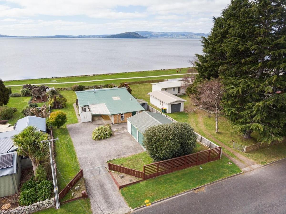 Daydream house, Sunrise, sunset views across lake view 5