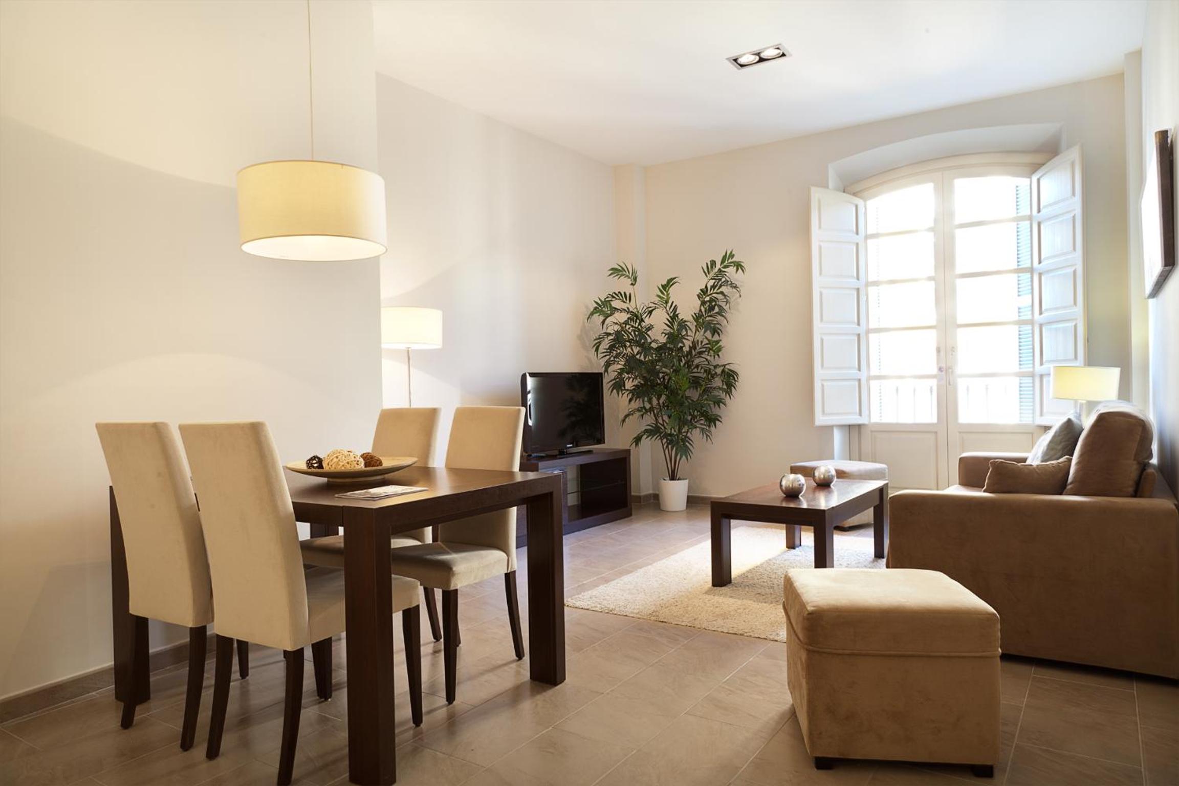 Apartamentos Pinar Málaga Centro - Carretería
