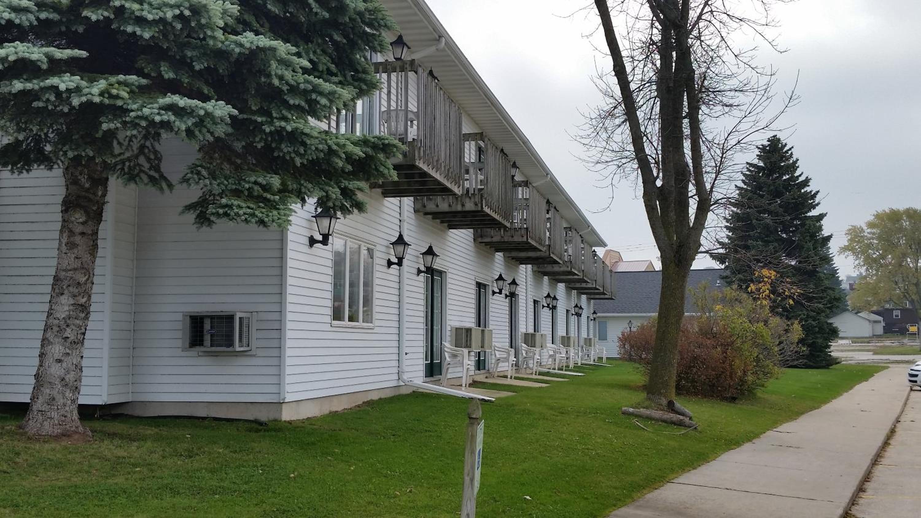 Harbor Lights Lodge
