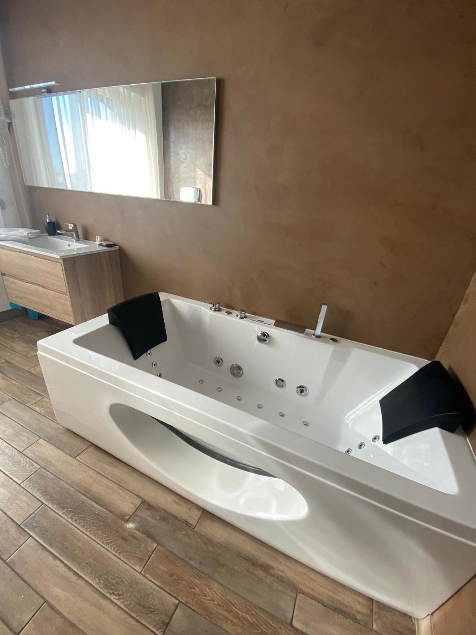 B2In Suite & Office