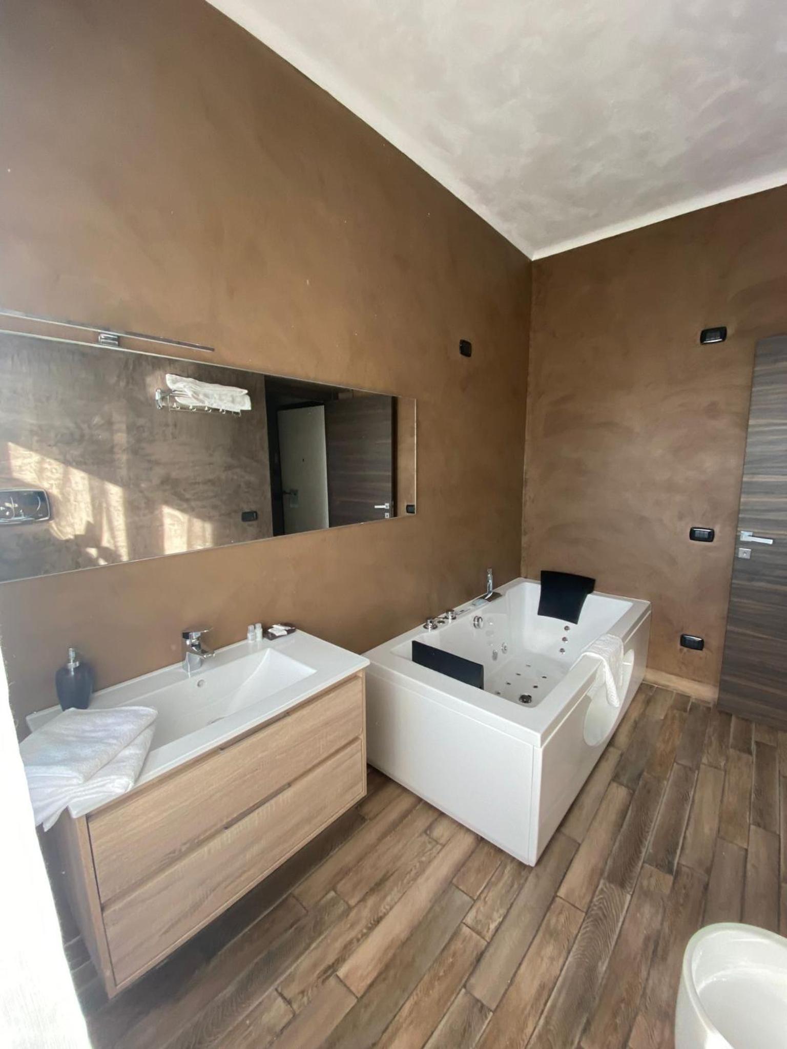 B2In Suite & Office