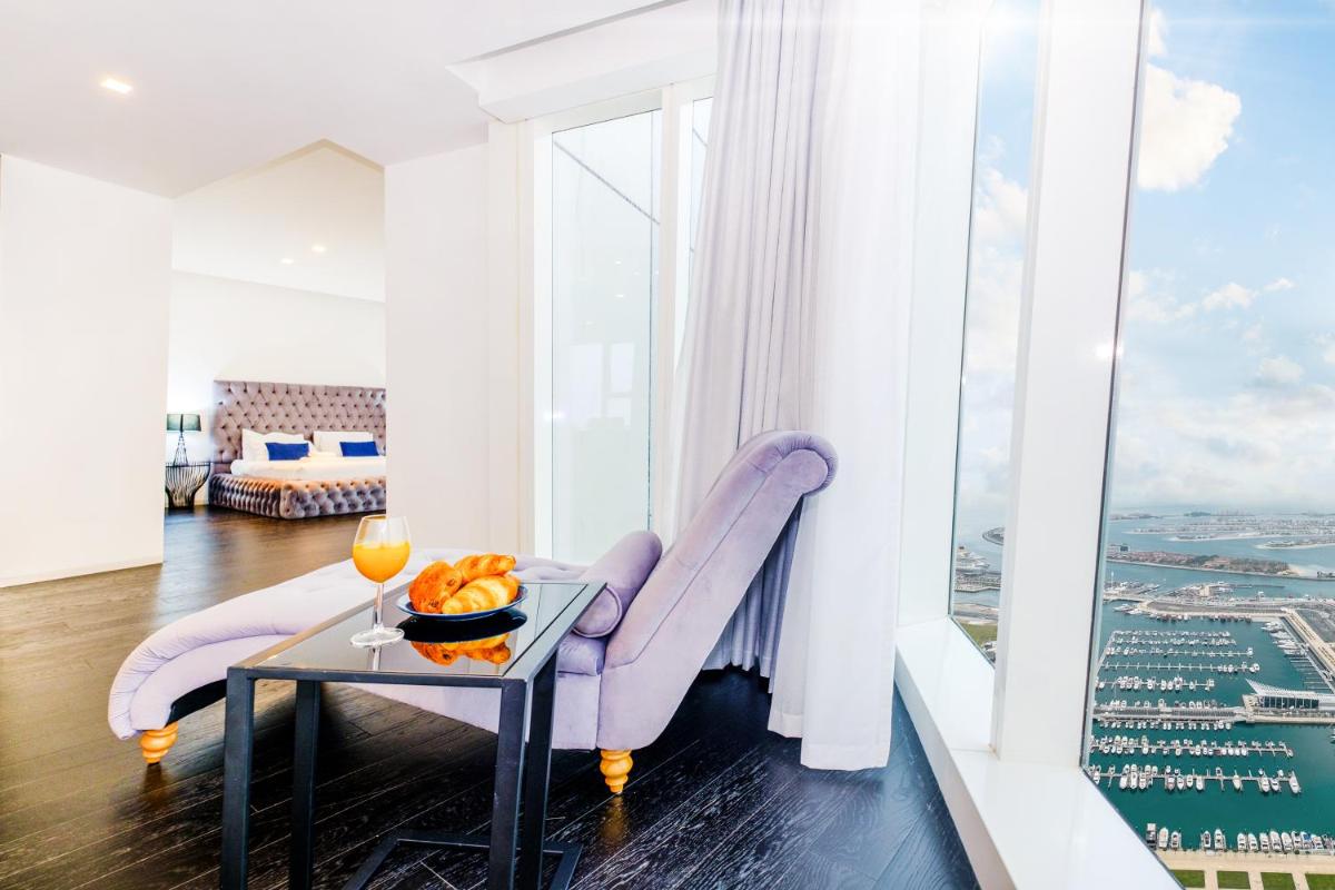LUX - Lavish Suite with Full Palm Jumeirah View 1
