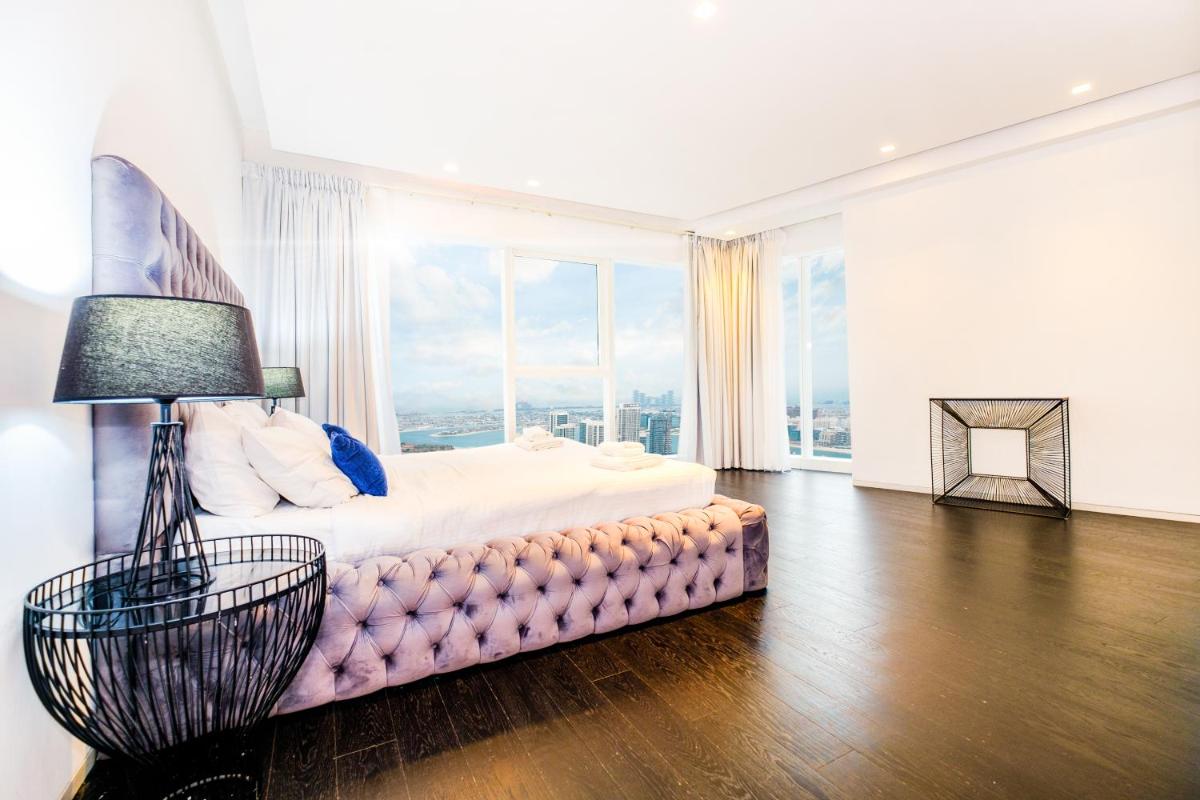 LUX - Lavish Suite with Full Palm Jumeirah View 1