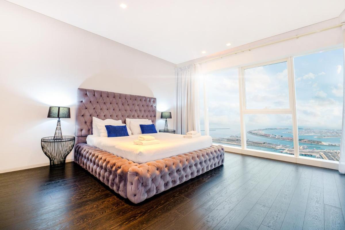 LUX - Lavish Suite with Full Palm Jumeirah View 1