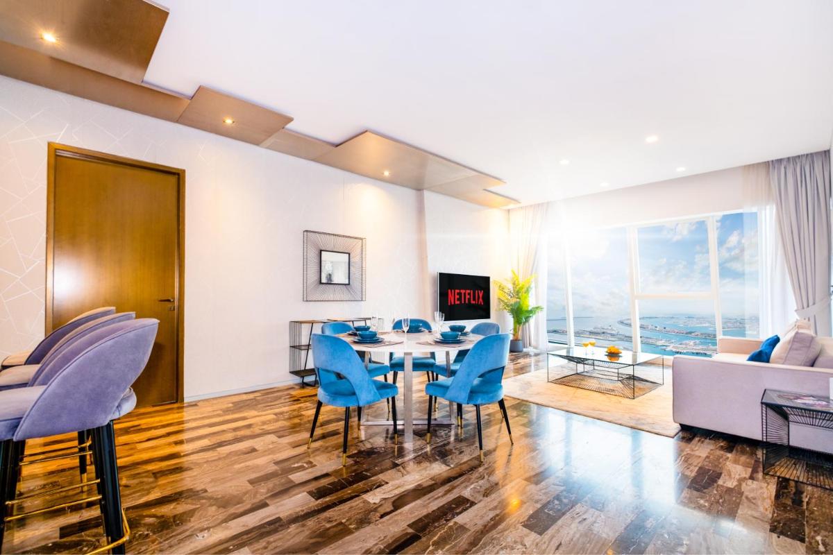 LUX - Lavish Suite with Full Palm Jumeirah View 1