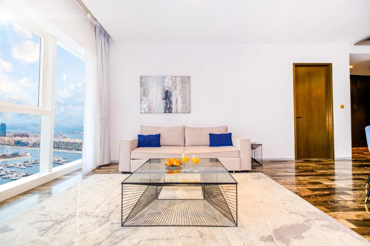 LUX - Lavish Suite with Full Palm Jumeirah View 1