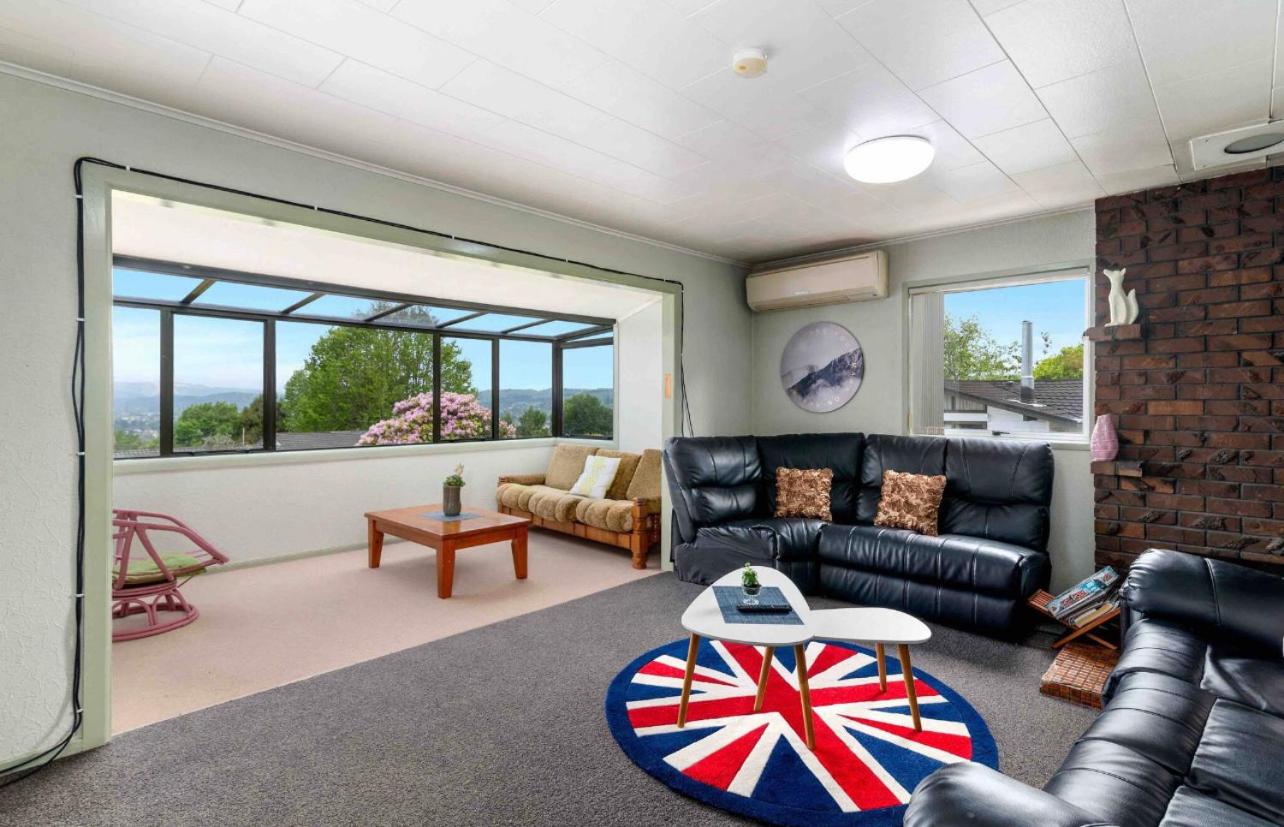 Mountain Top kiwi star holiday home view 5