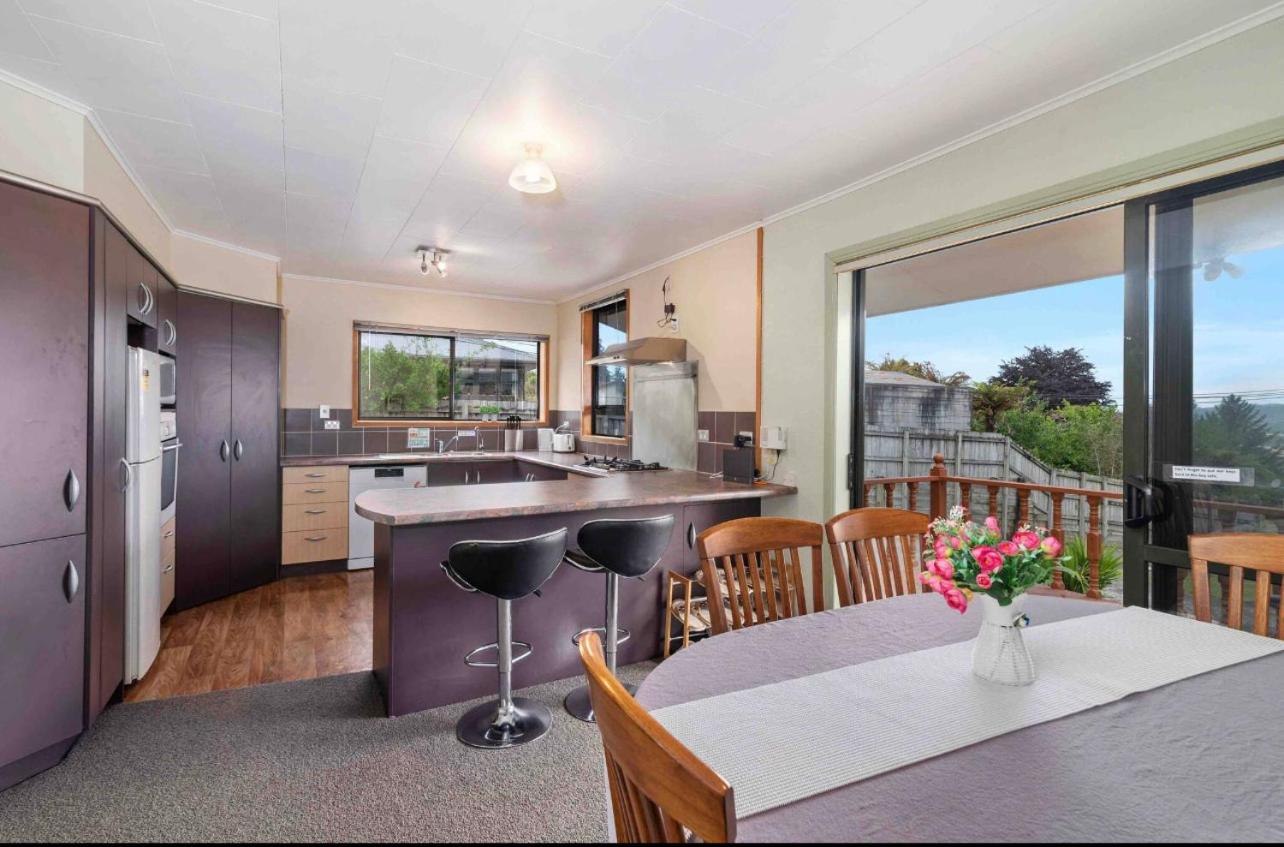 Mountain Top kiwi star holiday home view 2