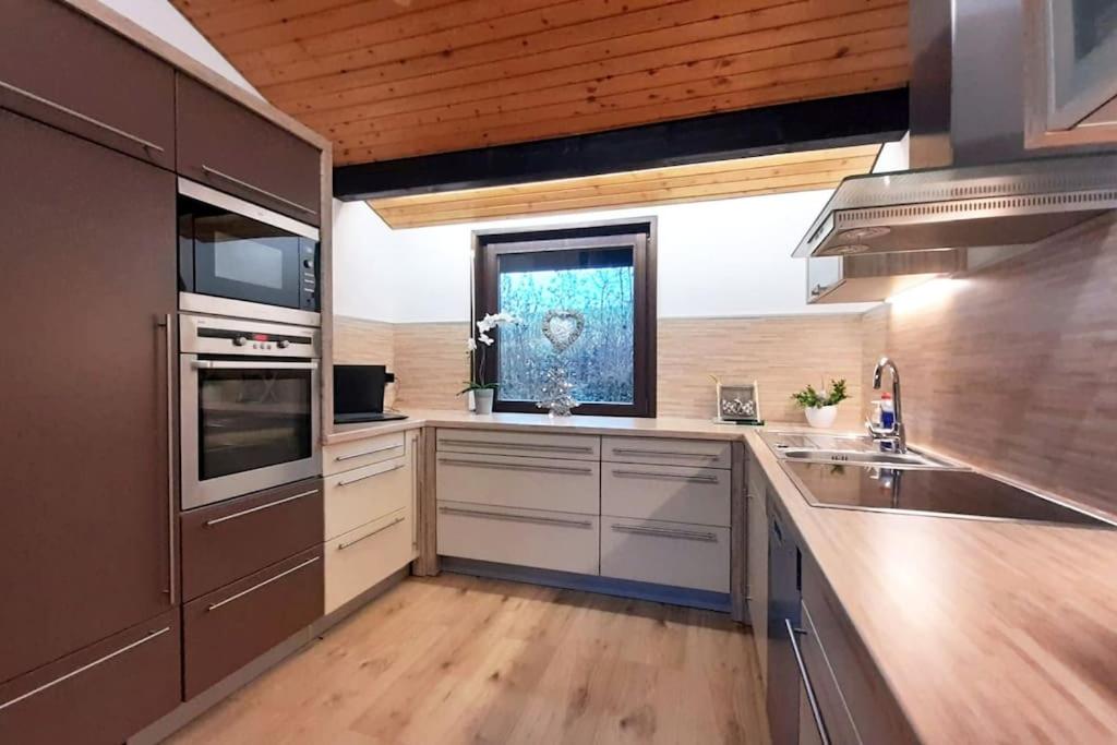Ferienhaus LENA im Sauerland direkt am Hennesee