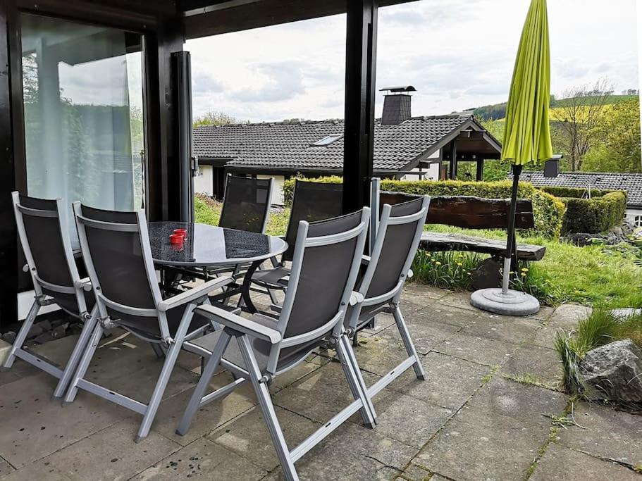 Ferienhaus LENA im Sauerland direkt am Hennesee