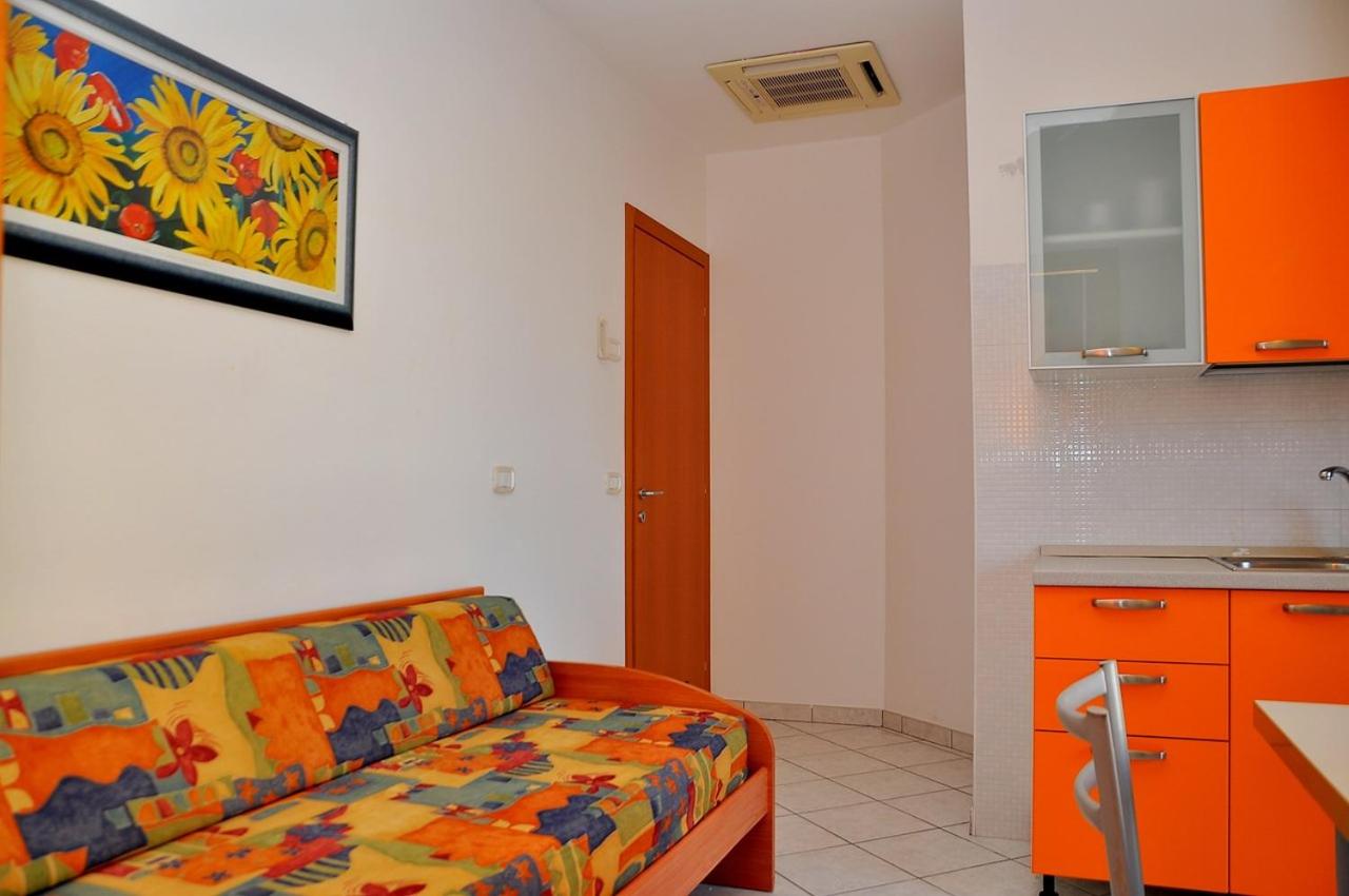 Renewed flat in a seafront building with pool