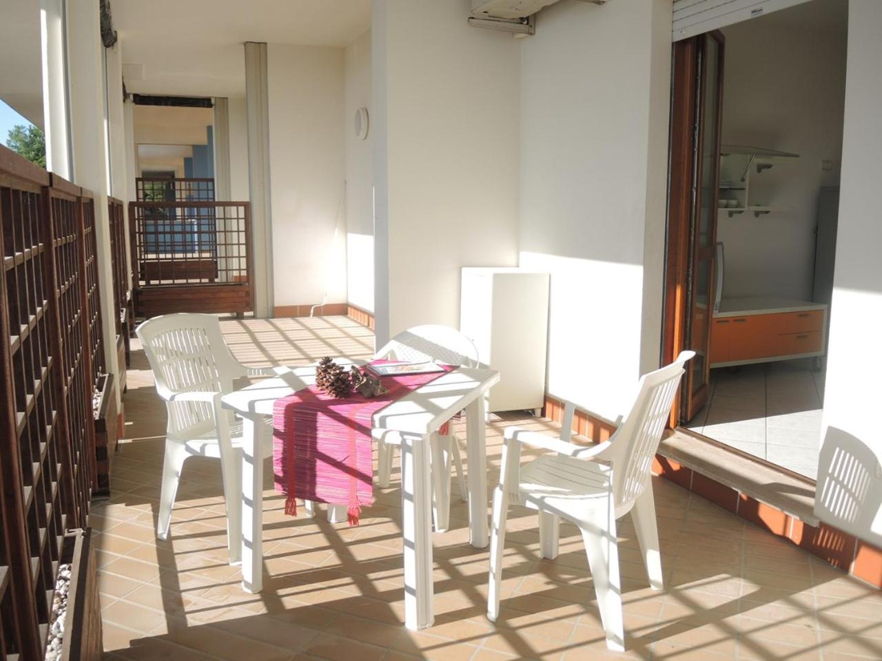 Renovated flat next to the beach-Beahost photo 2